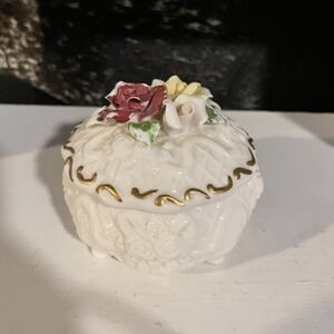 Ceramic Trinket Box w/‎ Roses, Gold Accent Trim Lenox?